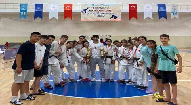 Düzceli 9 sporcu kürsüye çıktı