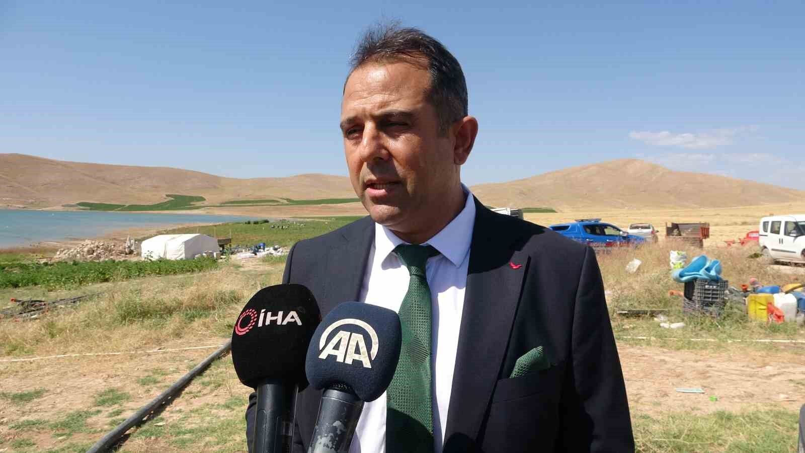 Kurutmalık domateslerle Türkiye haritası oluşturulup ‘Türkiye Yüzyılı’ yazıldı