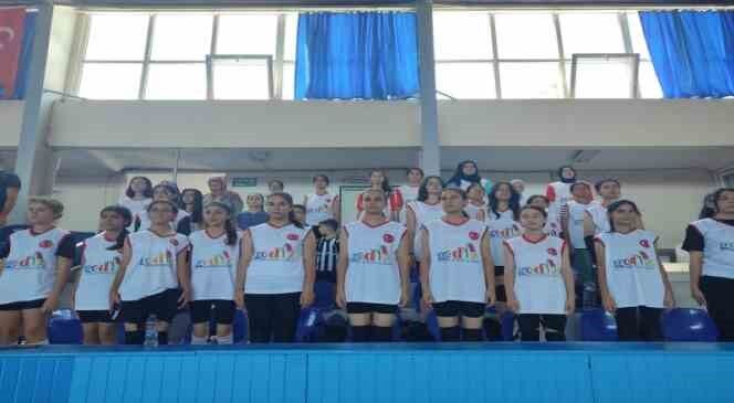 Gediz’de yaz okulu öğrencilerine malzeme ve ekipman desteği