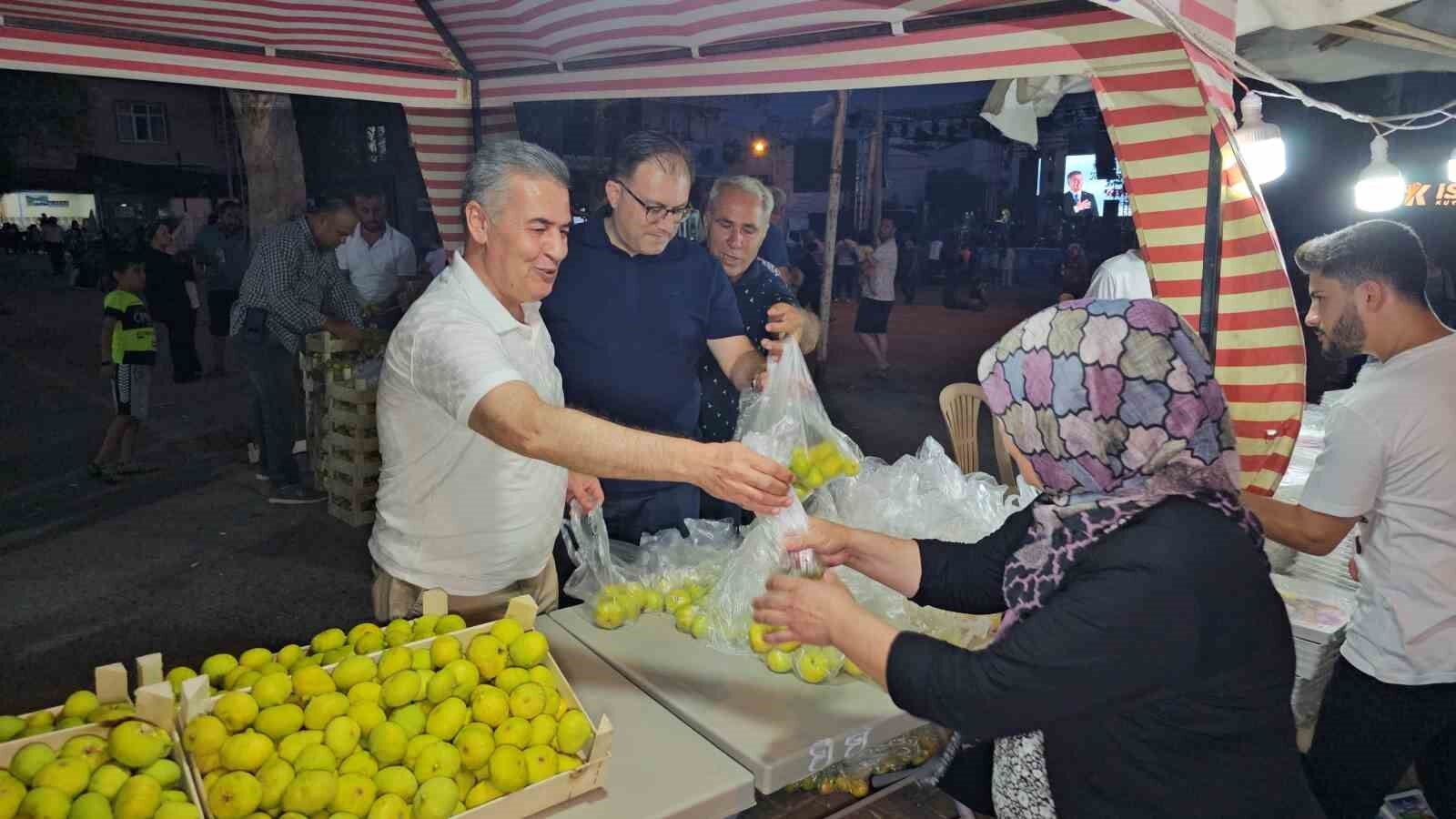 Festivalde 5 ton taze incir dağıtıldı