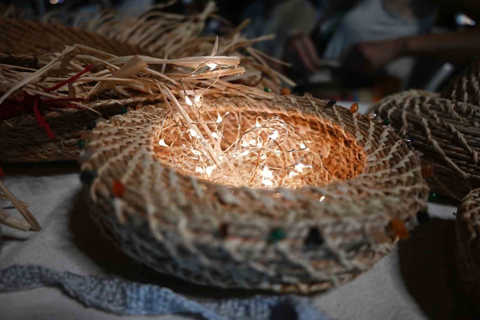 Kemer’de ev hanımları üretmeye devam ediyor