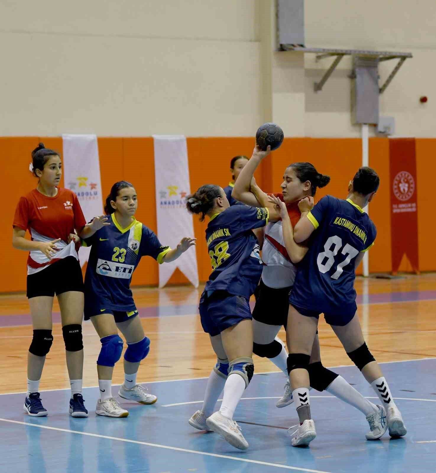 Hentbolun yıldızları Kuşadası’nda