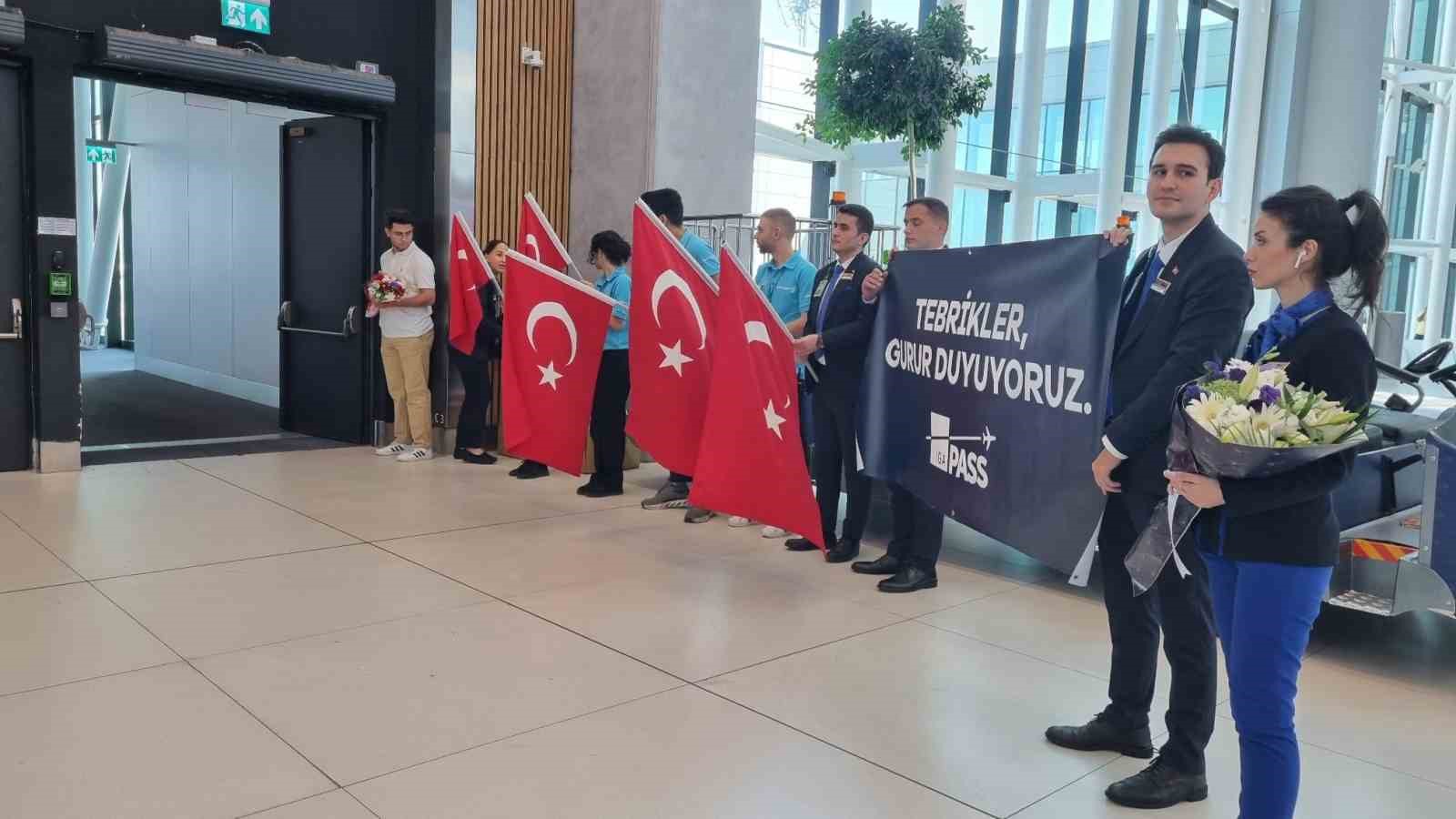 Dünya ikincisi olan U19 Kız Voleybol Milli Takımı, yurda dönüş yaptı