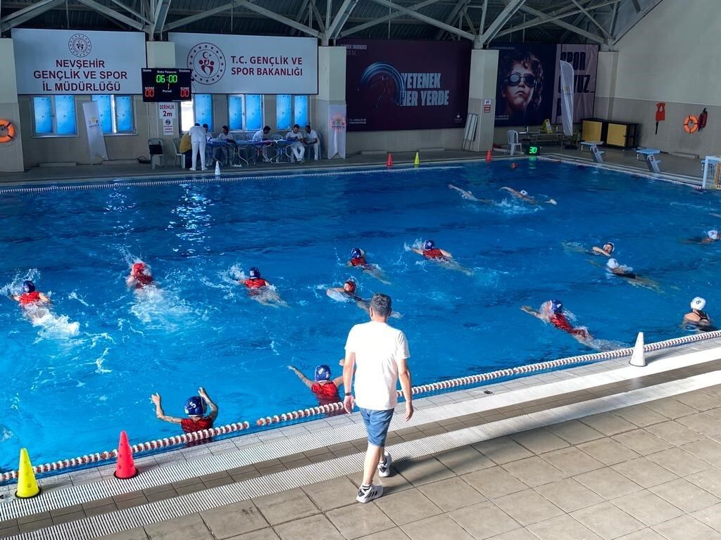 Elazığ takımı su topunda Türkiye 4.’sü oldu