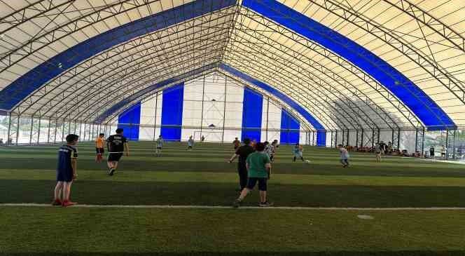 Tatilini bırakıp sporcu yetiştirmek için Yüksekova’da kaldı