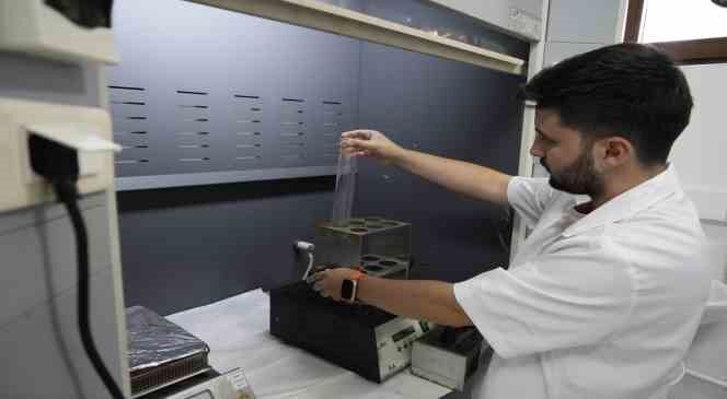 Gemlik Belediyesi’nin yaprak, toprak ve su analizi laboratuvarı ilçedeki çiftçiye rehber oldu