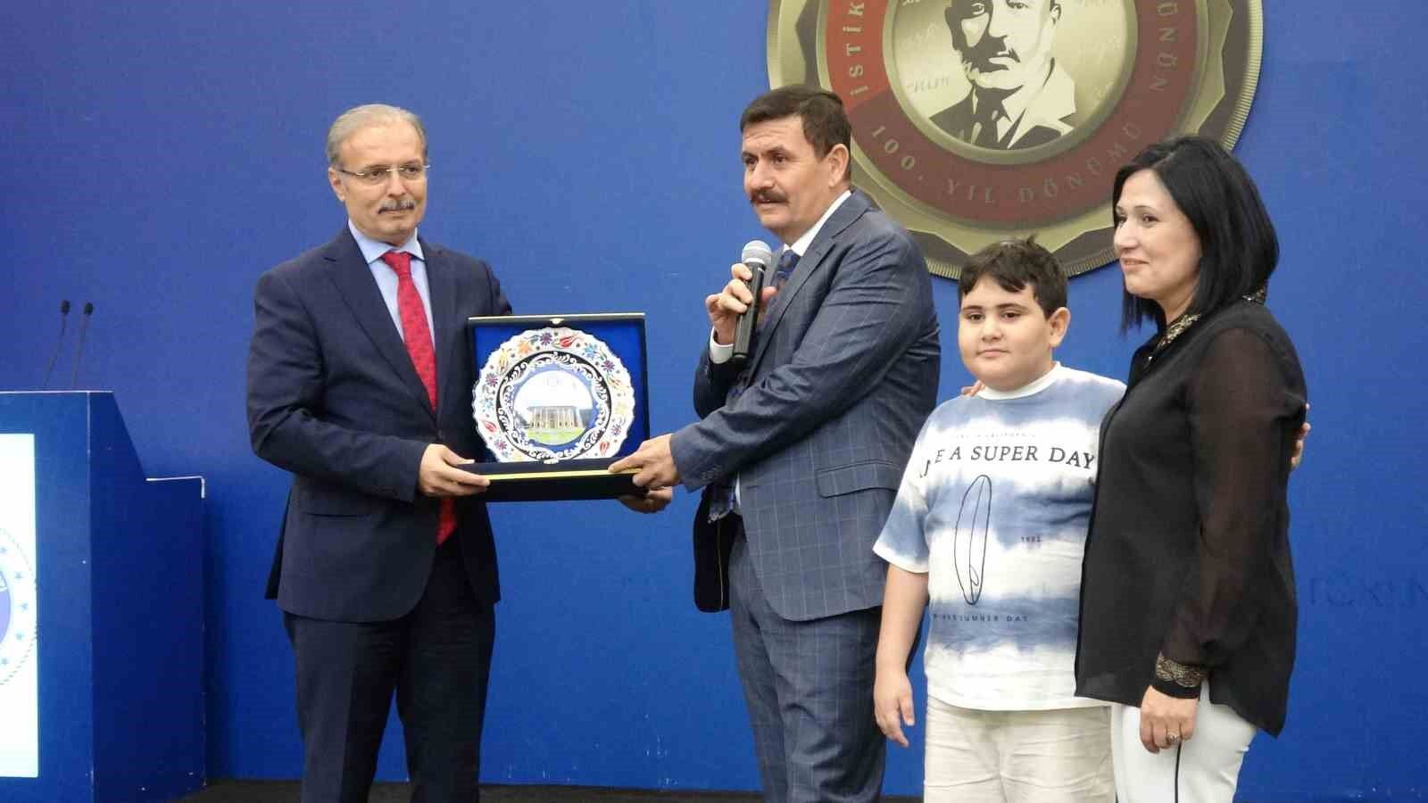 Vali Arslantaş’a Fahri Hemşehrilik belgesi verildi