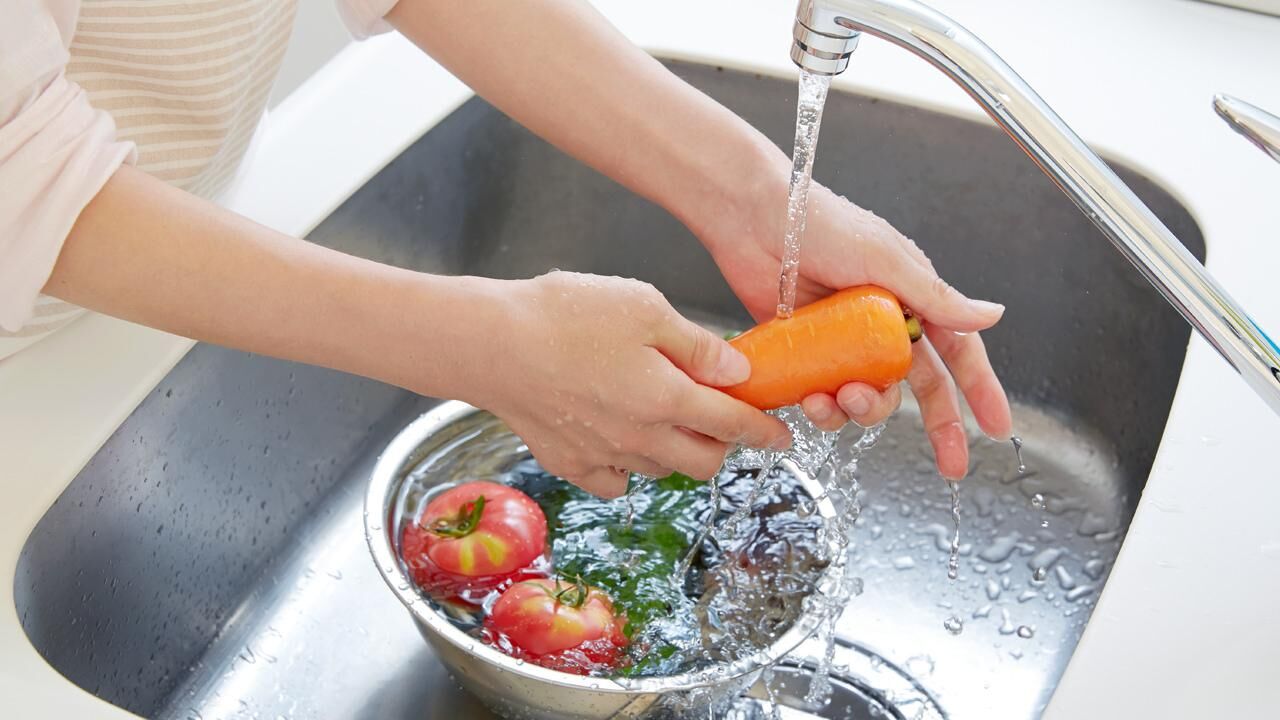 İyi yıkanmayan sebzeler yaz ishali yapıyor! Yaz ishali neden olur, belirtileri nelerdir?