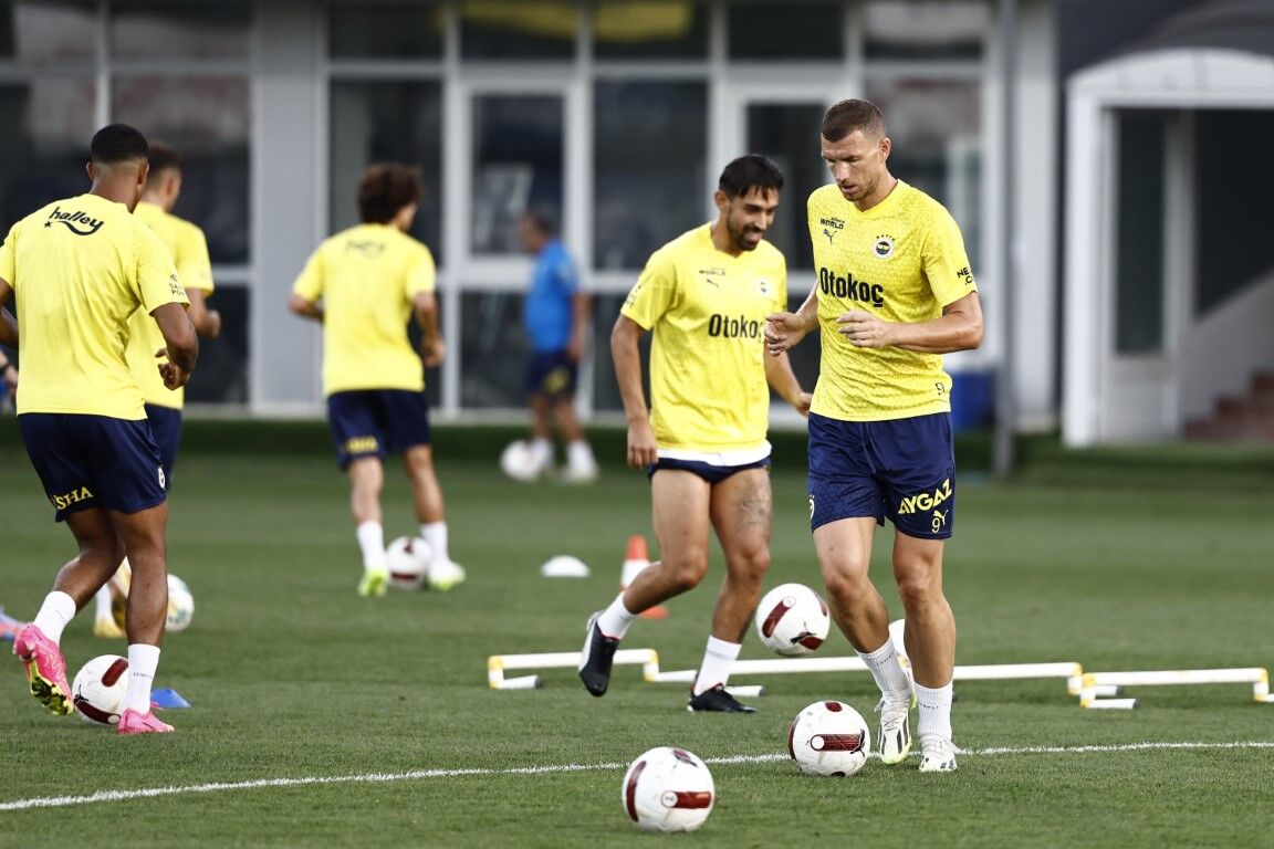 Mert Müldür sarı-lacivertli formayla ilk antrenmanına çıktı