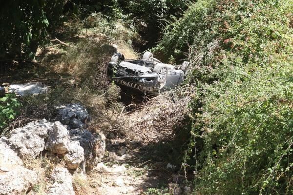 Otomobil dere yatağına düştü; sürücü yaralı