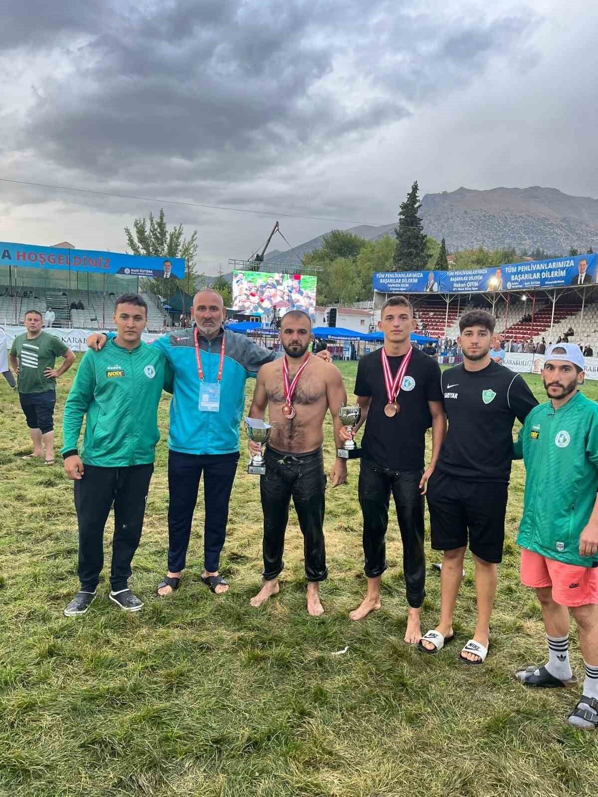 İzmitli pehlivanlar dereceleriyle gururlandırdı