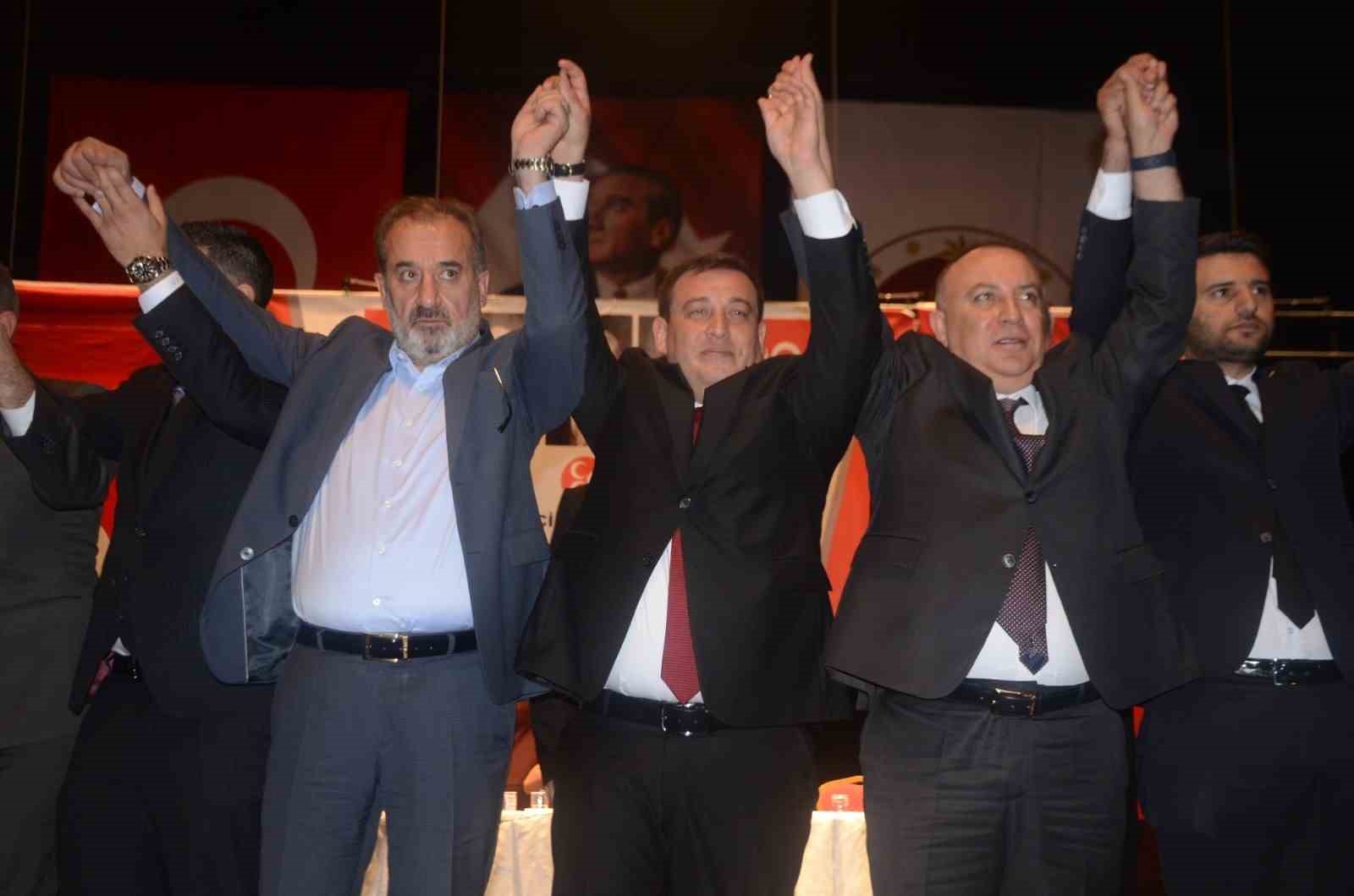 MHP Genel Başkan Yardımcısı İzzet Ulvi Yönter, partisinin Bilecik İl Başkanlığı seçimine katıldı