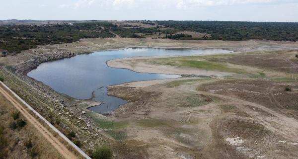 35 yıldır tarım arazisinin sulandığı gölet, kuruma noktasına geldi