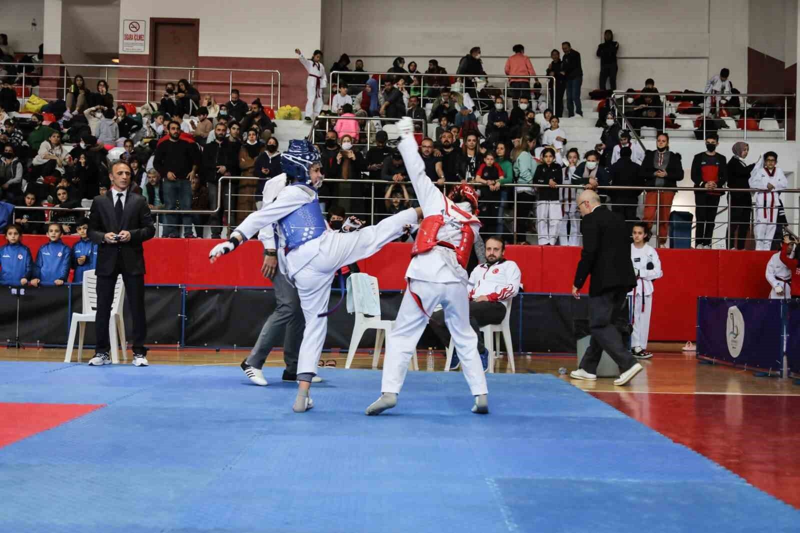 Bayraklı’da 4 yılda 42 bin 500 kişi sporla buluştu