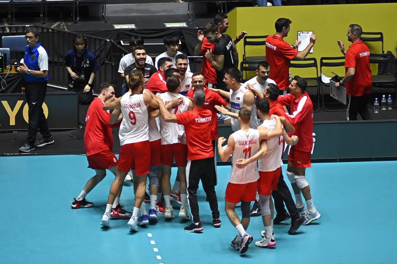 A Milli Erkek Voleybol Takımı Sırbistan'ı 3 - 1 yendi!