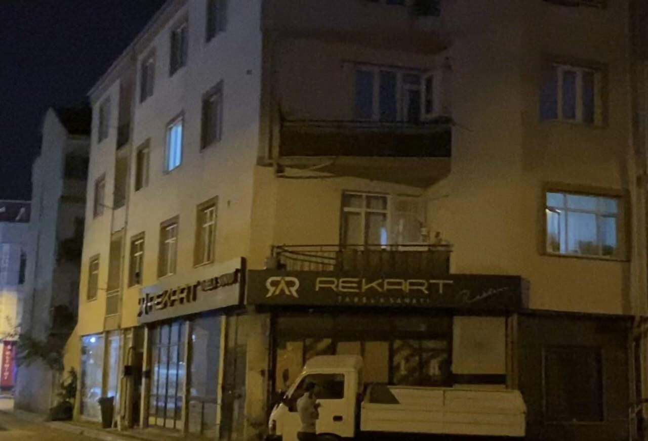 Beraber alkol aldığı arkadaşını 3. kattan aşağıya attı