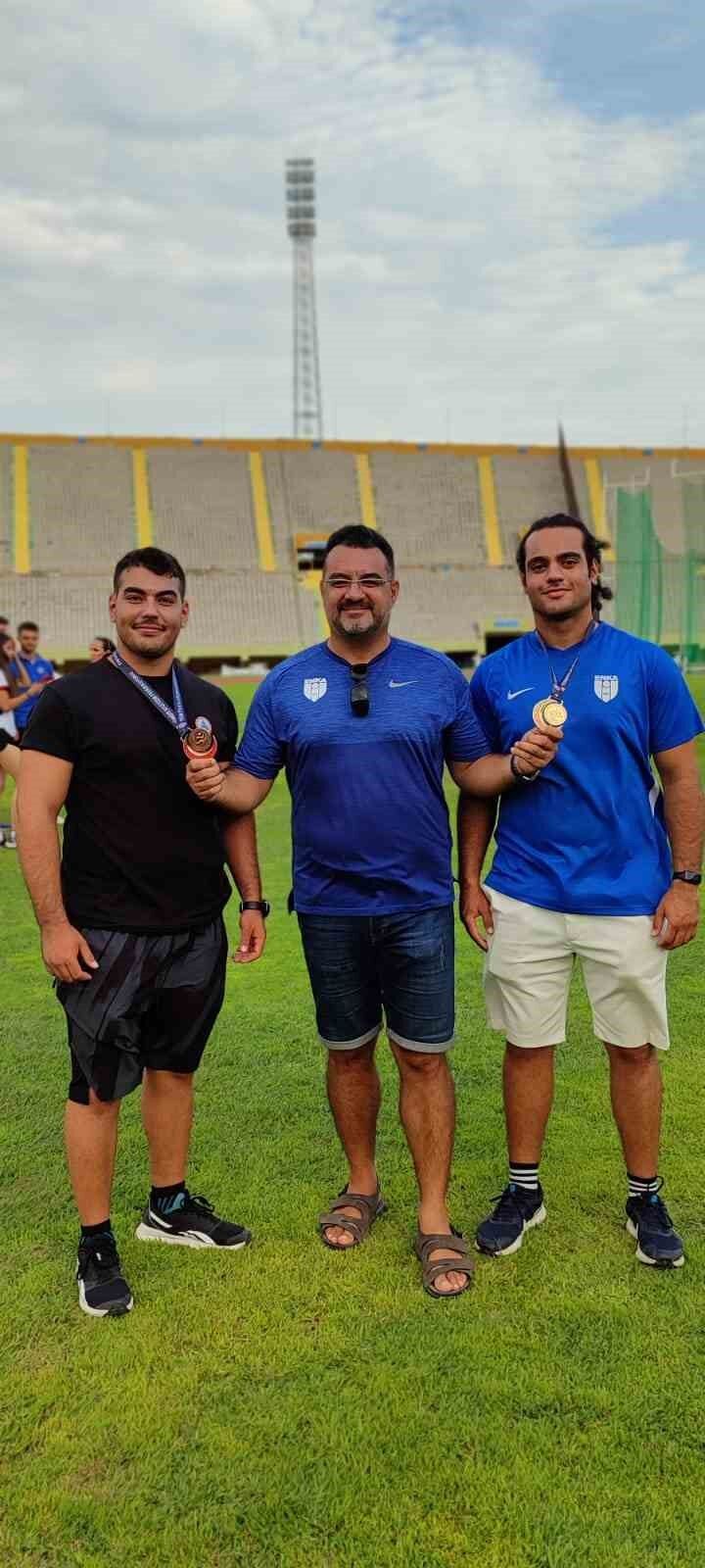 Aydınlı sporcular çekiç atmada başarıya doymuyor