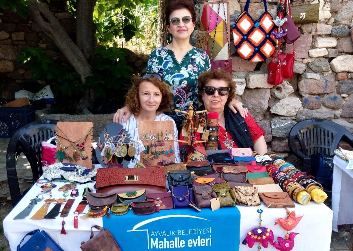 Ayvalık’ta mahalle evlerinde kadınlar için eğitim