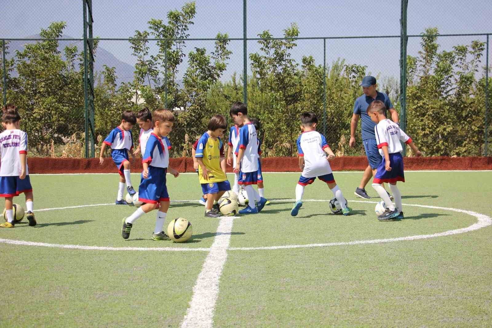 Çamlık kaleci ordusu kurdu