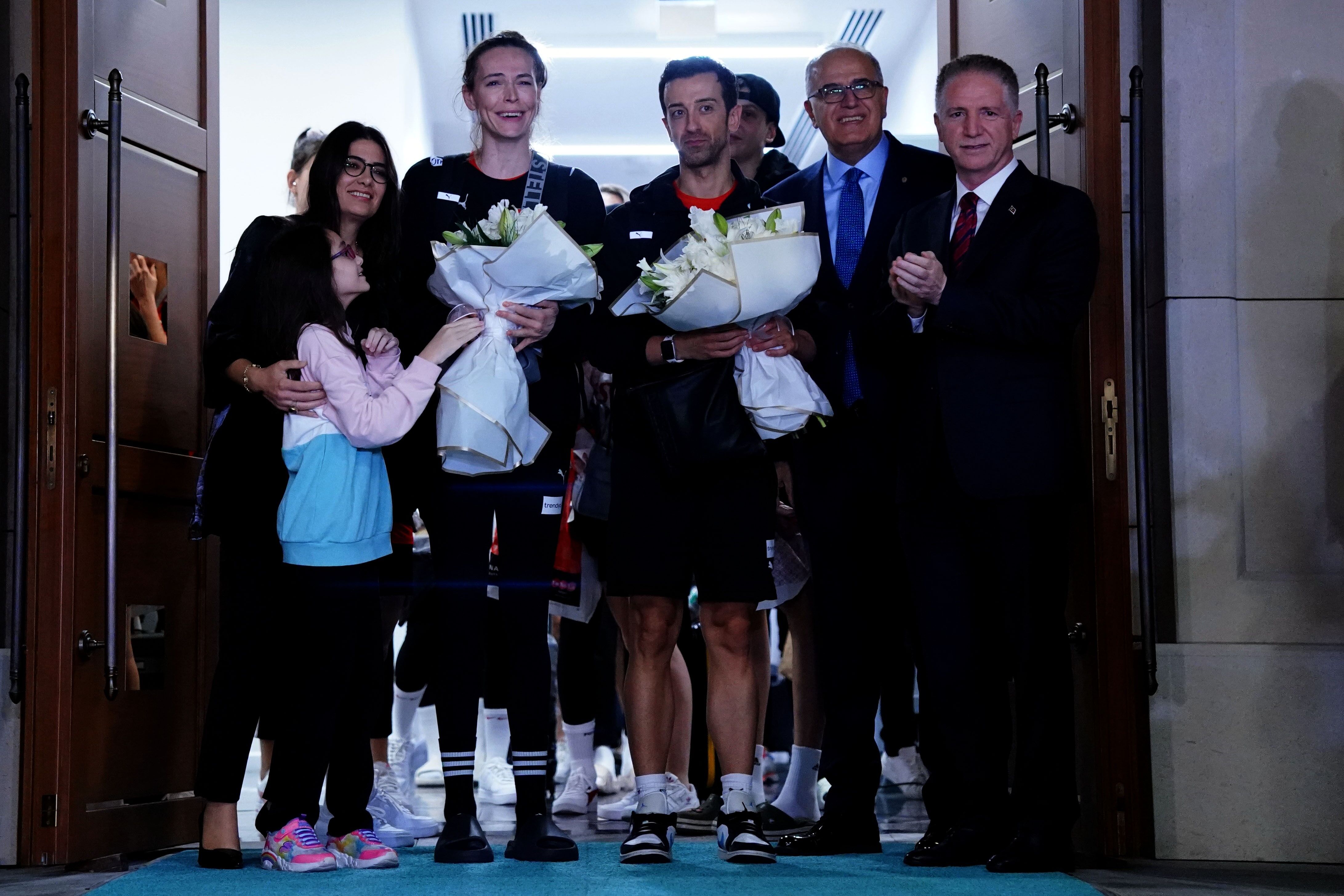 2024 Paris Olimpiyatları’na katılma hakkı kazanan Filenin Sultanları, Türkiye’ye döndü