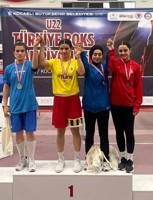 Depremzede boksör Türkiye üçüncüsü oldu