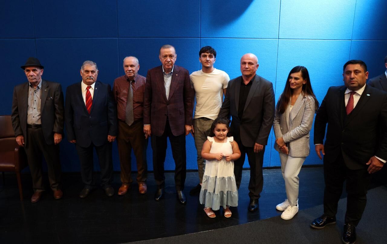 Cumhurbaşkanı Erdoğan Türkevi'nde Ahıska Türklerini kabul etti