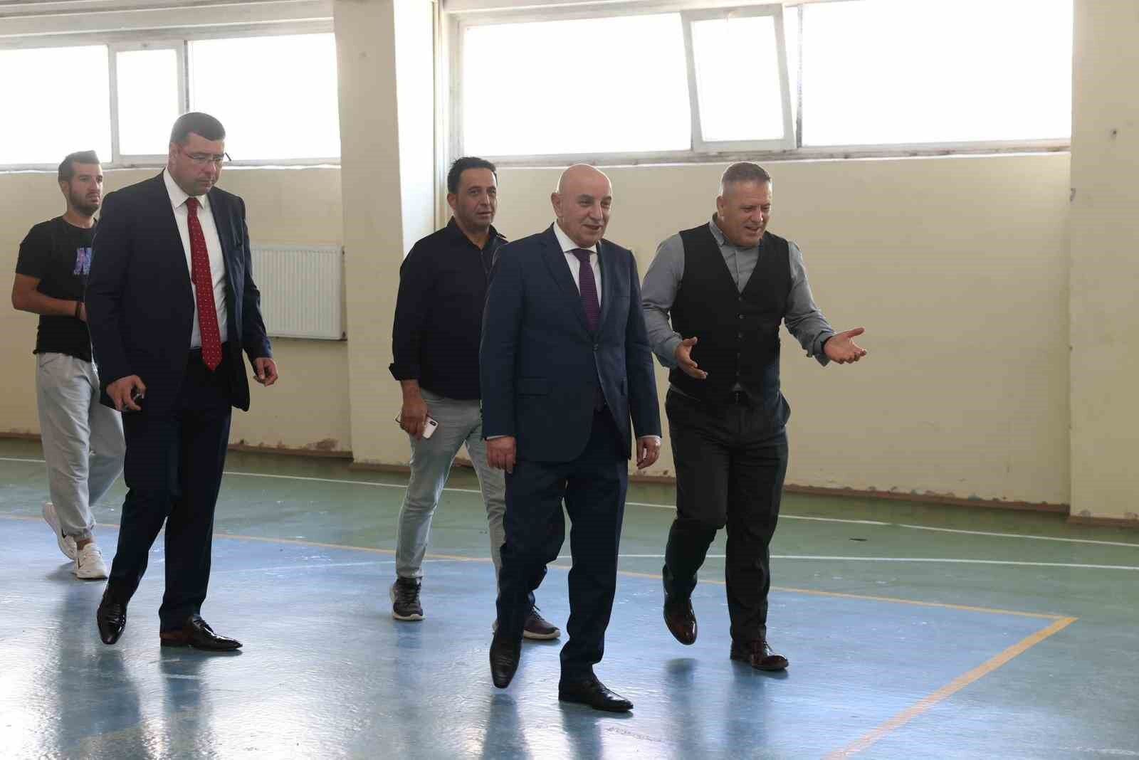 Keçiören Belediye Başkanı Altınok, mezun olduğu okulları ziyaret etti