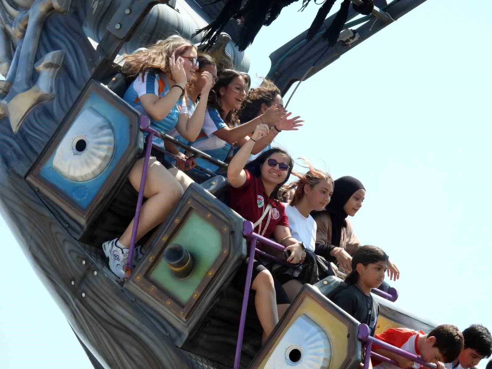 Kepez’in yaz spor okullarına lunaparklı kapanış