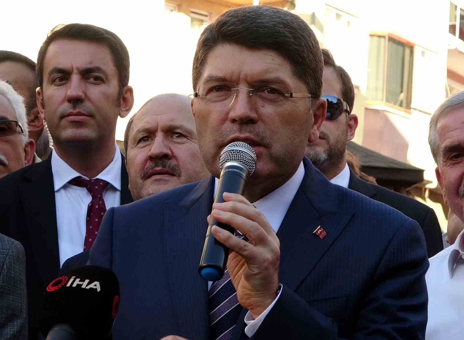 Bakan Tunç’a Kumluca’da davul zurnalı karşılama