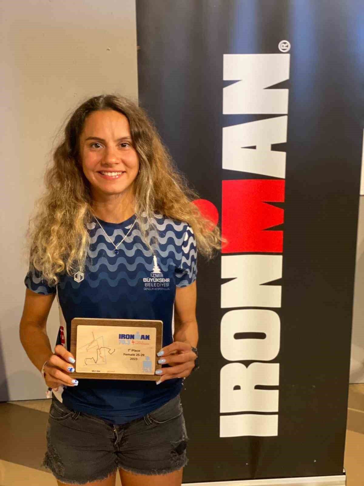 İzmir’in ’Demir Lady’si İtalya’dan madalyayla döndü
