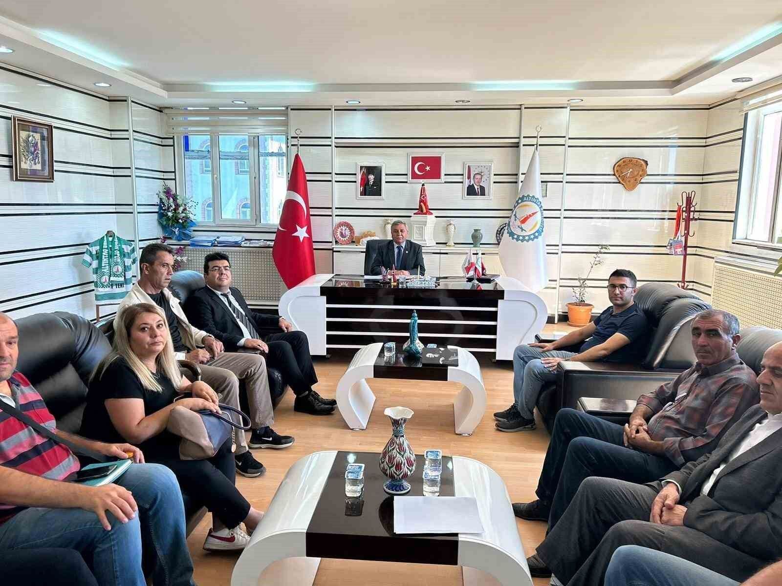 Altıntaş’ta arazi toplulaştırma kararı alınan köylerin muhtarları bilgilendirildi