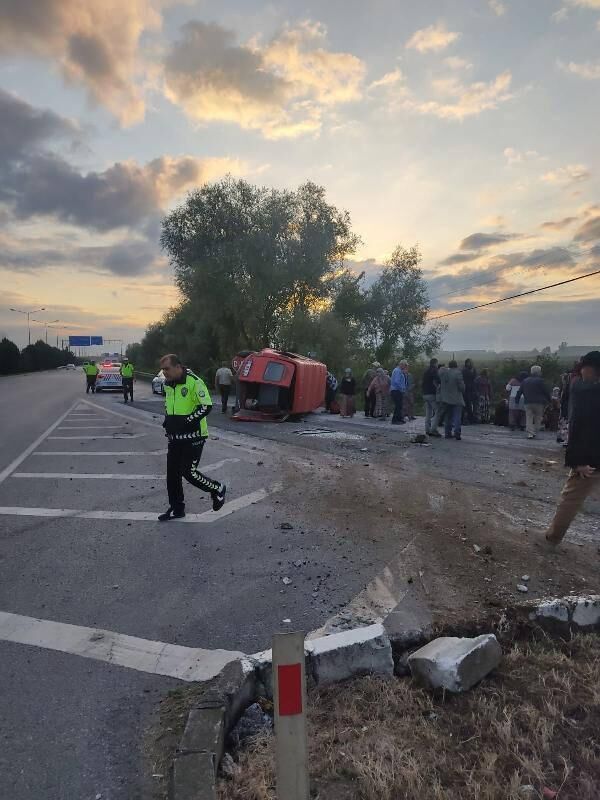 Fındık işçilerini taşıyan minibüs devrildi