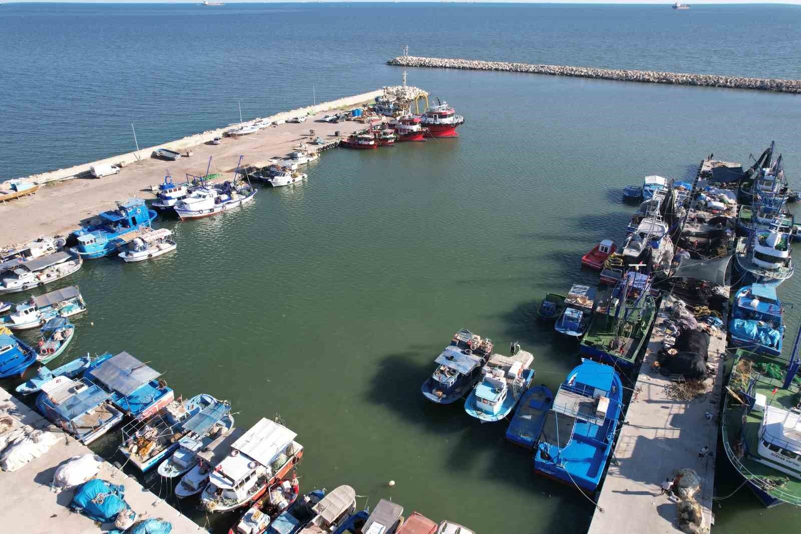 Akdenizli balıkçılar son hazırlıklarını yapıyor