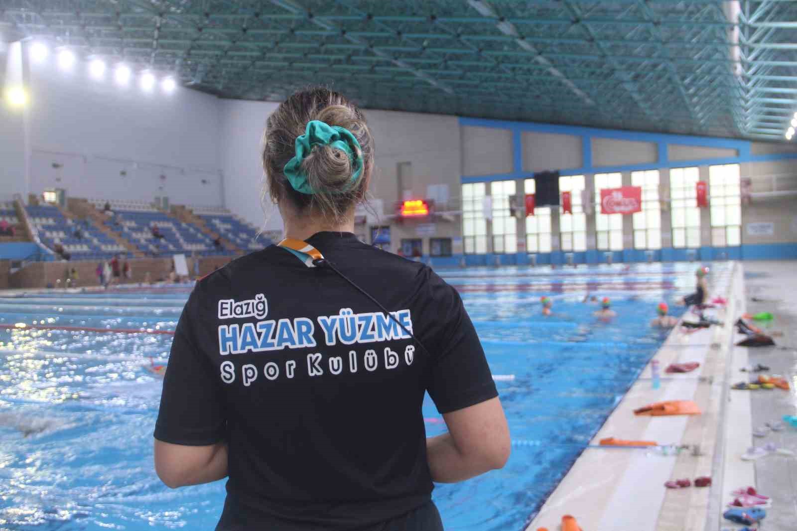 Elazığlı sporcular, şampiyonluk için kulaç atıyor