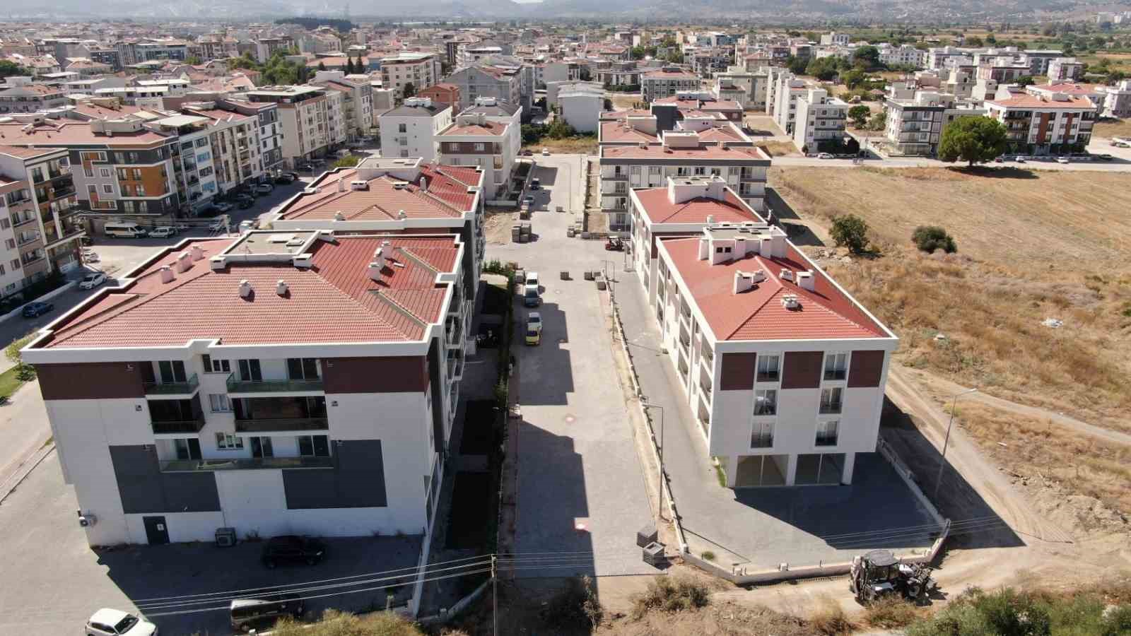 Yunusemre’den 7 sokakta taş döşeme çalışması