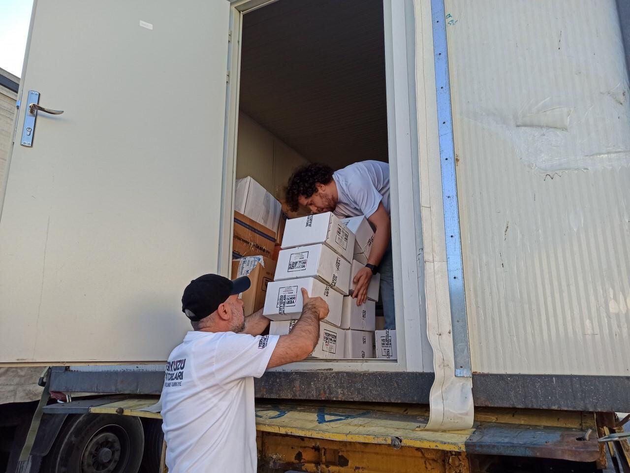 Yeryüzü Doktorları'ndan Libya'ya yardım malzemesi