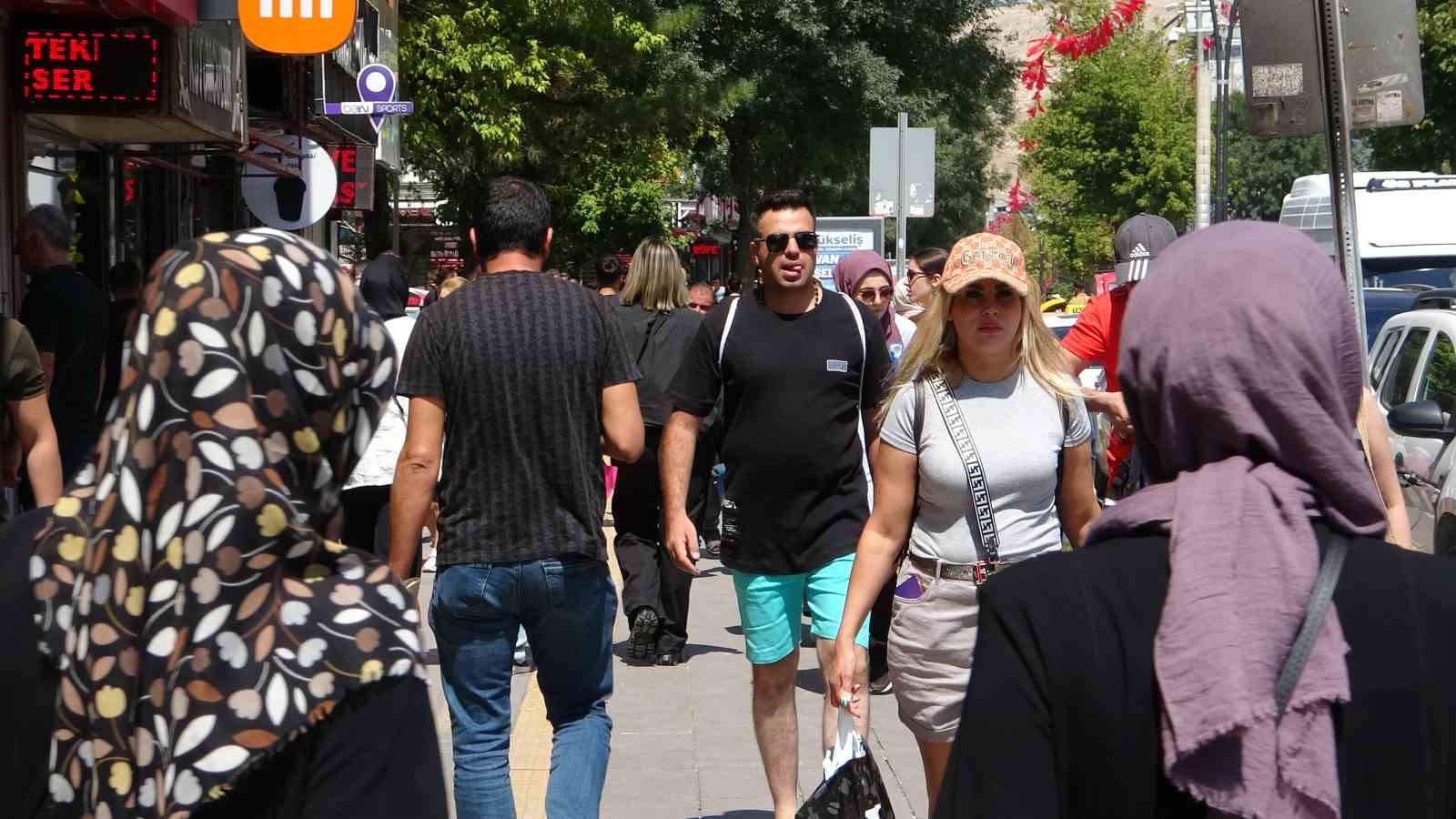 6 ayda 200 bin İranlı Van’ı ziyaret etti