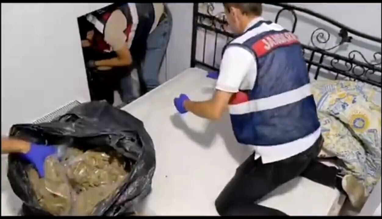 Bakan Yerlikaya açıkladı... 4 ilde zehir tacirlerine darbe