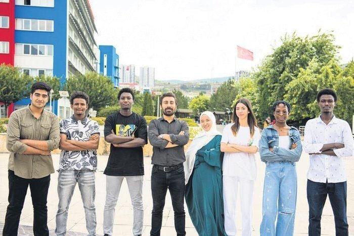 Türkiye’nin gönüllü elçileri Karabük’te yetişiyor! 98 millet bir kampüse sığdı