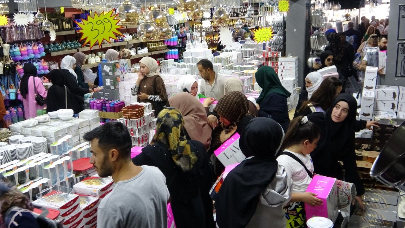 Van’da halı kampanyasında izdiham yaşandı