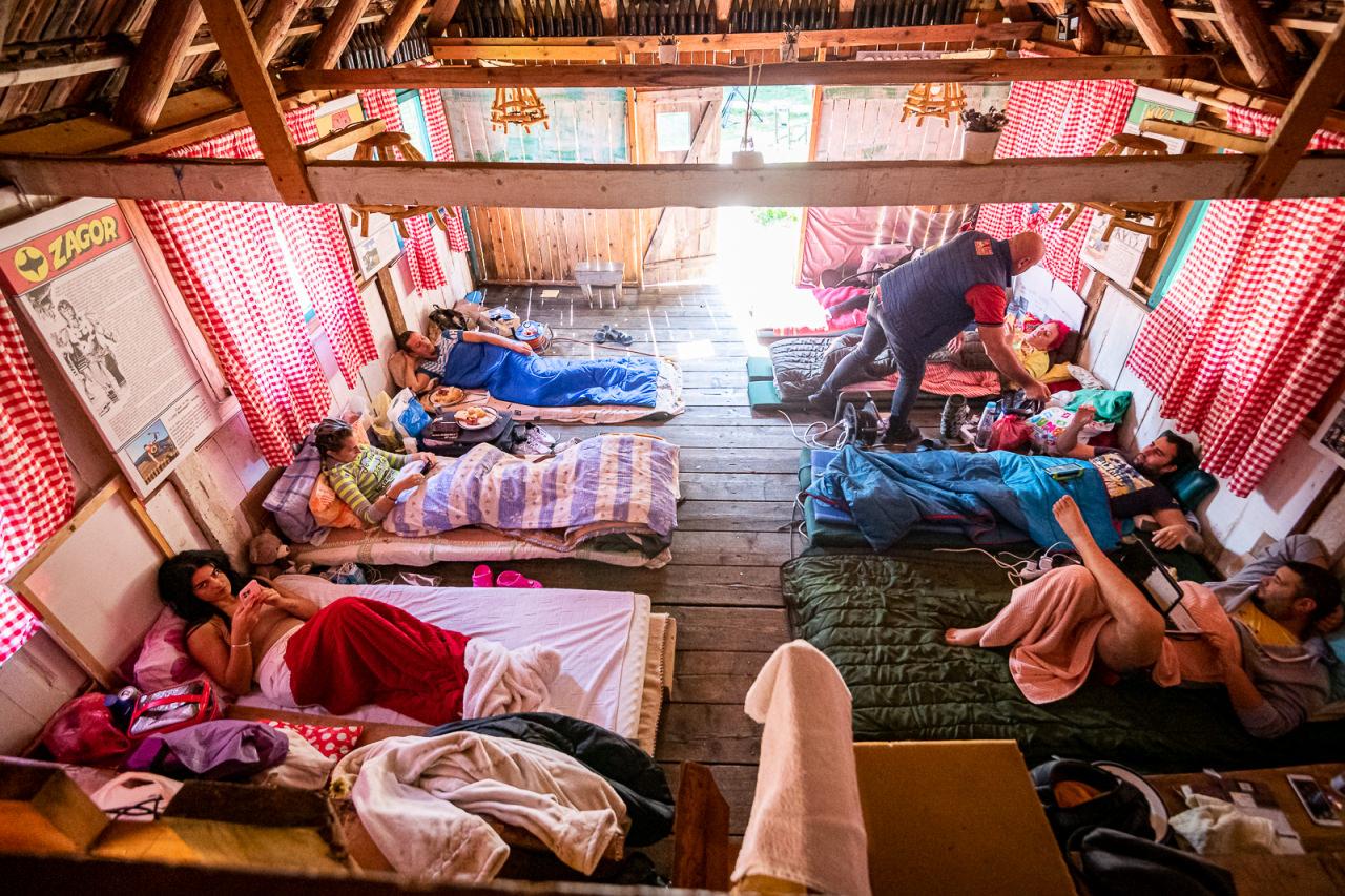 Karadağ'da uzun yatma yarışması: 21 gündür yatıyorlar birinciye büyük ödül verilecek