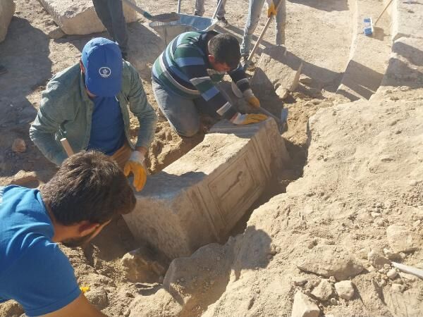 Konya'da 800 yıllık sunak bulundu