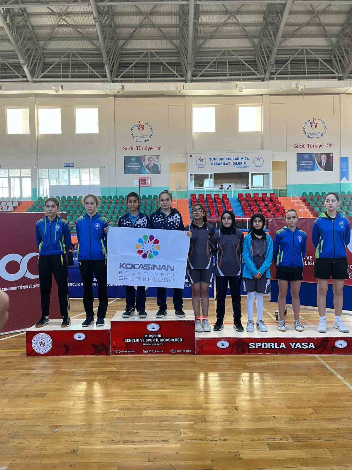 Kocasinan Masa Tenisi hem bayan hem erkek takımı şampiyon oldu