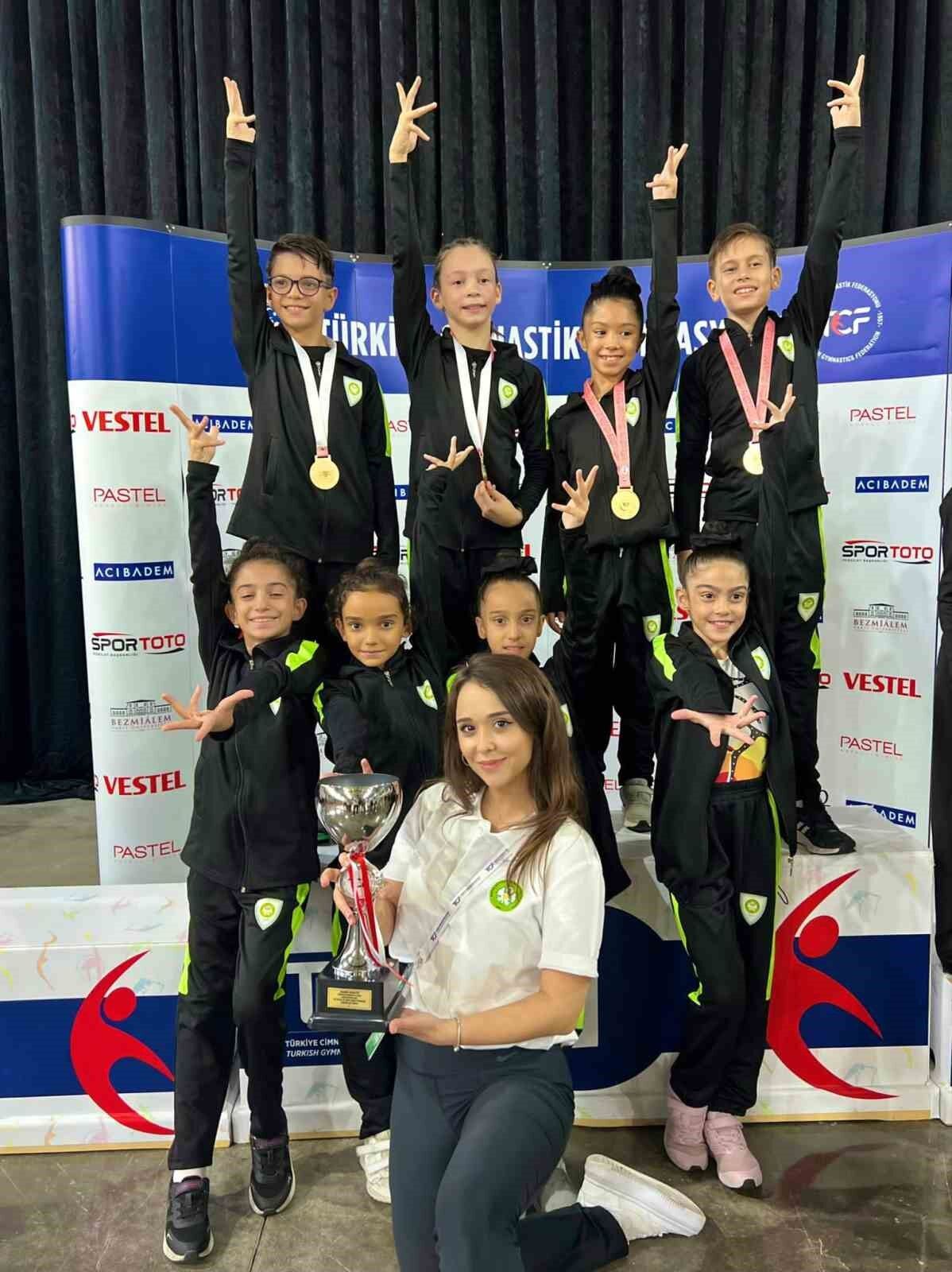 Büyükşehirli cimnastikçilerden 4 madalya 1 şampiyonluk kupası