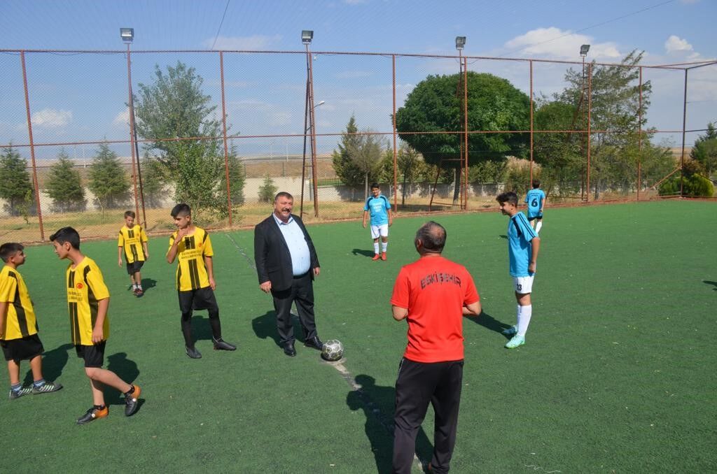 Ortaokullar arası ’Cumhuriyetimizin 100’üncü Yılı Futbol Turnuvası’ heyecanı başladı
