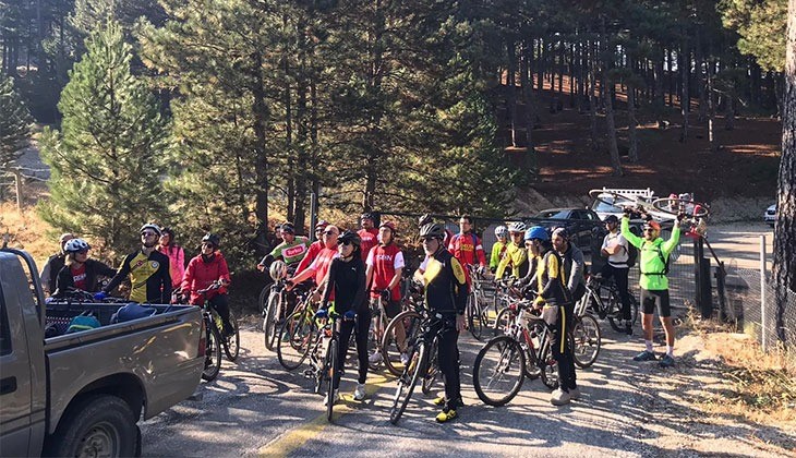 Ege’nin en yüksek noktasında Türk bayrağı açtılar