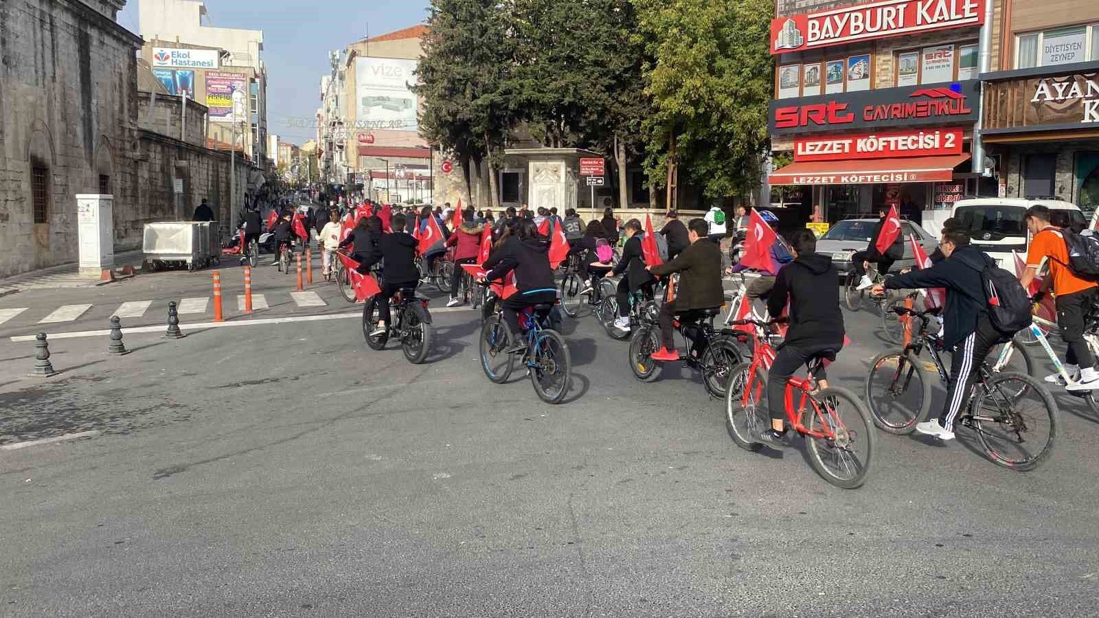 Öğrenciler 100. yıl için pedala bastı