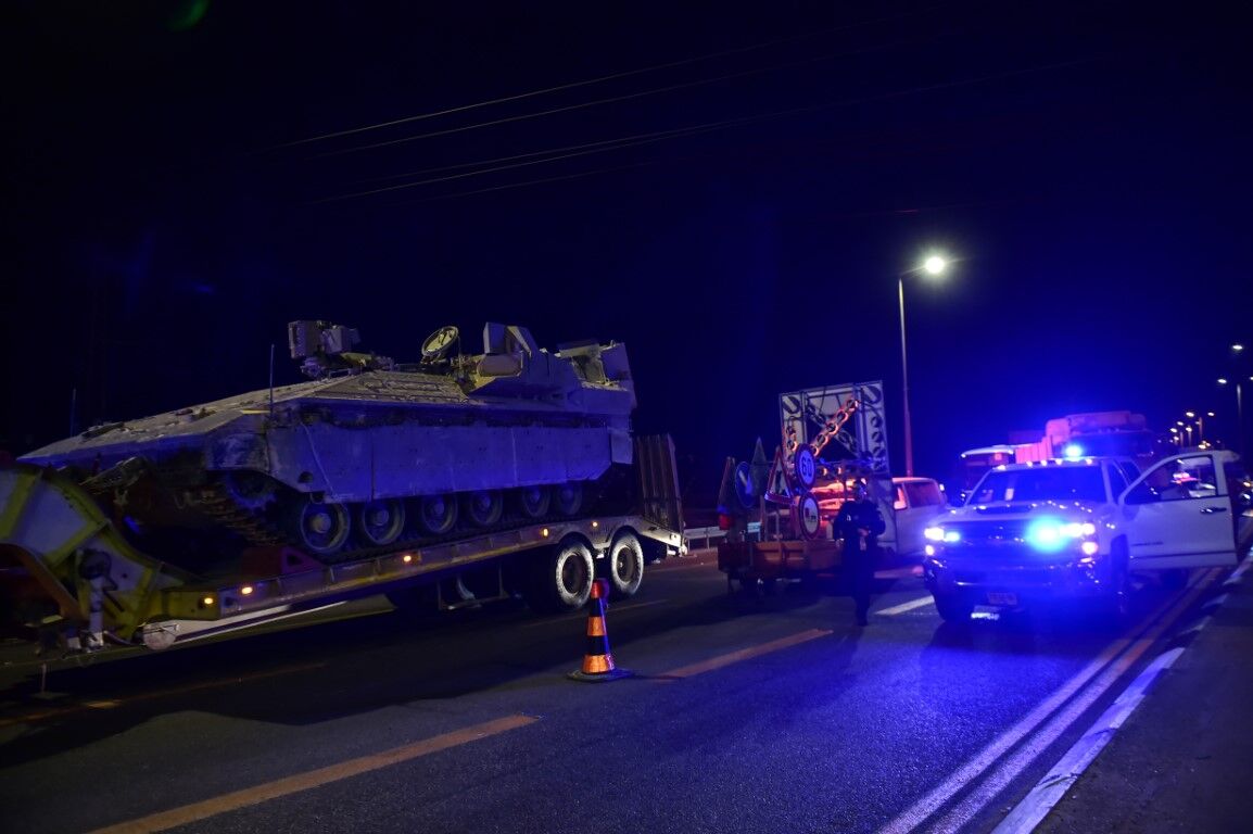 Gazze sınırına sevkiyat gece gündüz sürüyor