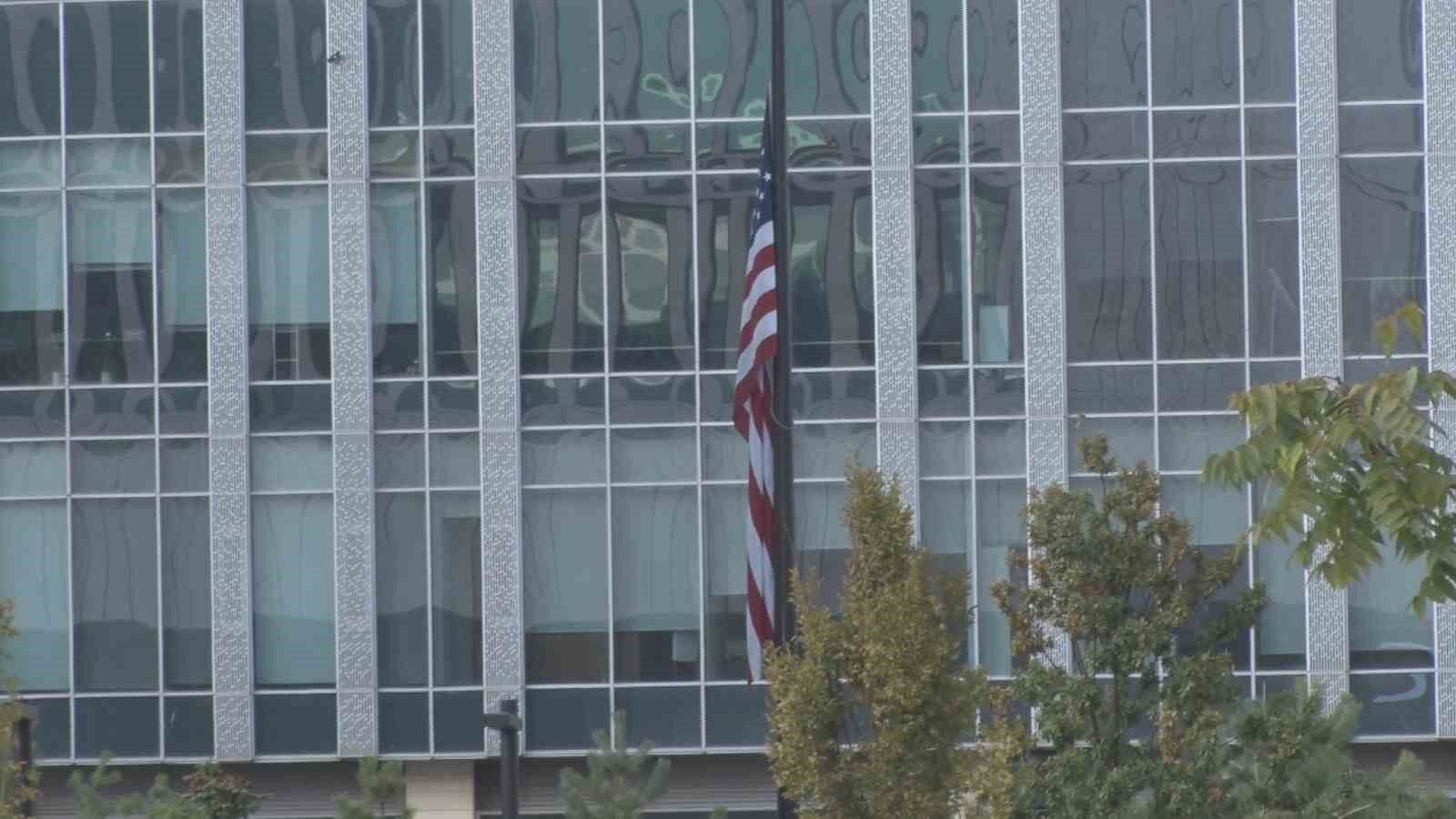 ABD Büyükelçiliği’nde bayrak yarıya indirildi