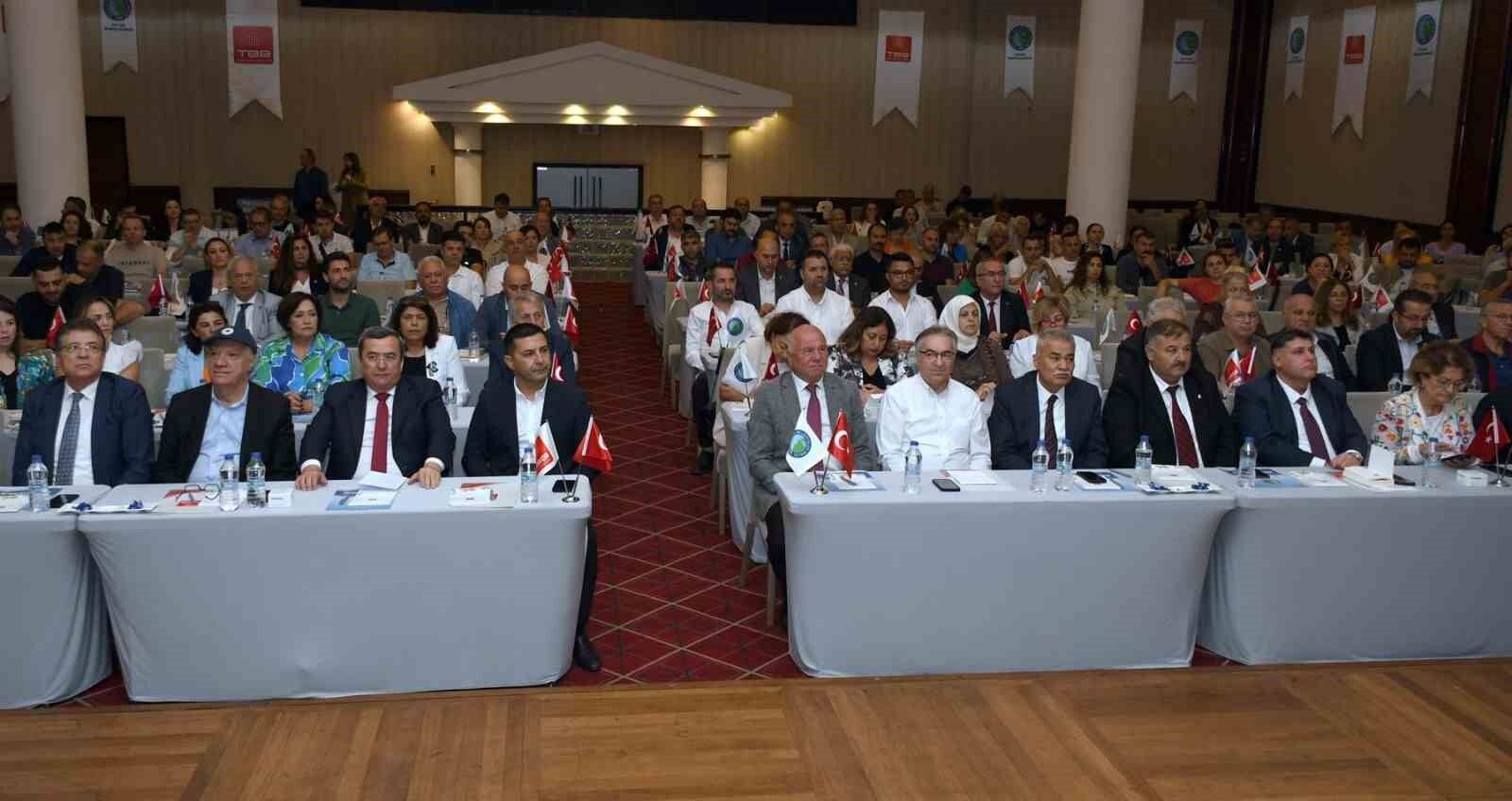 Kuşadası Belediyesi Mevzuat Bilgilendirme Toplantısına ev sahipliği yapıyor